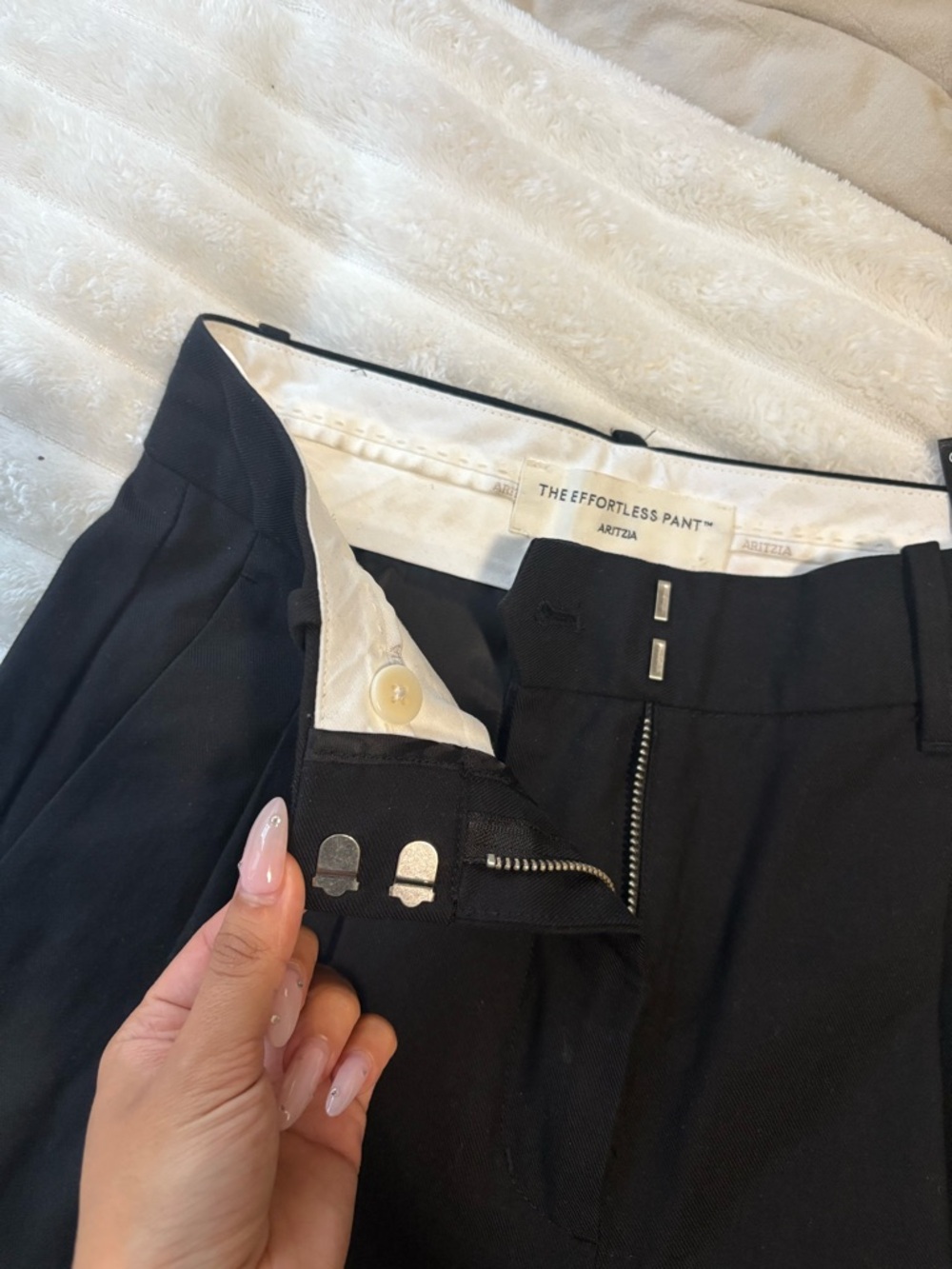 Aritzia Black The Effortless Pant Day Twill, Size 0 - Picture 14 of 16